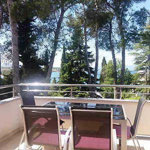 https://apartments-atrium-malinska.primorje-gorskikotar.com