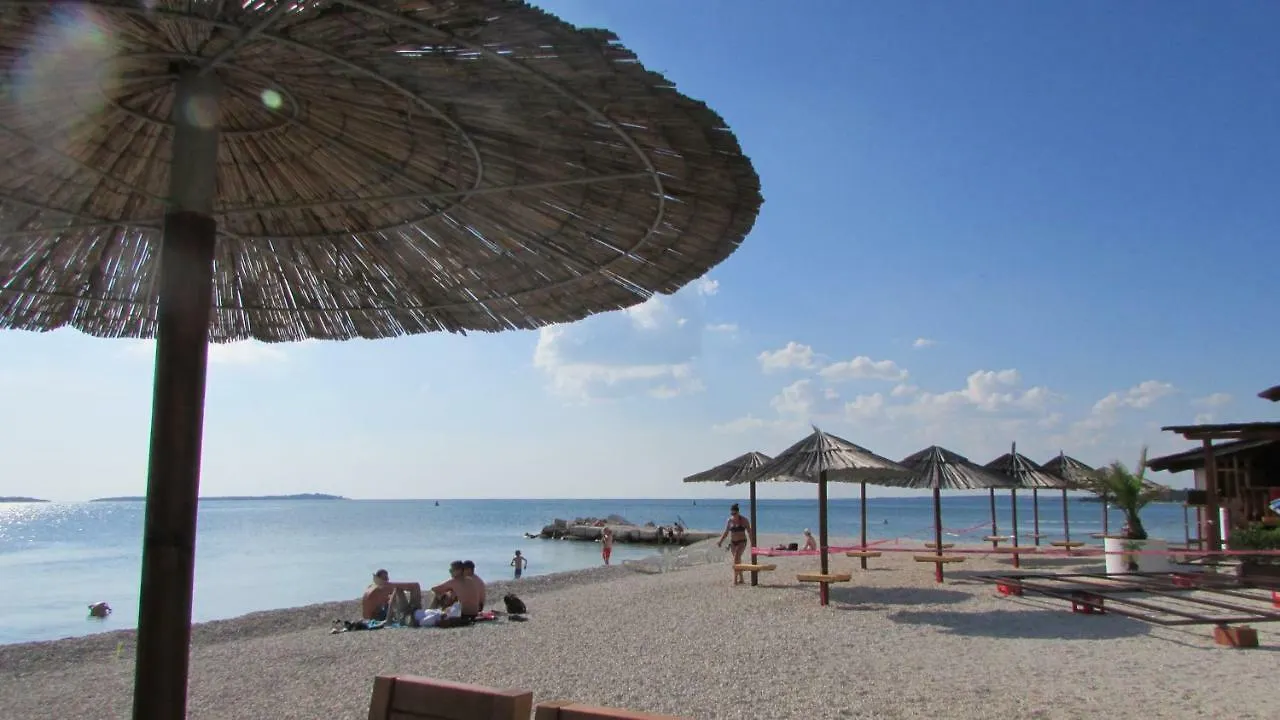 Apartmani Petunia Fazana 0*,  Croatia