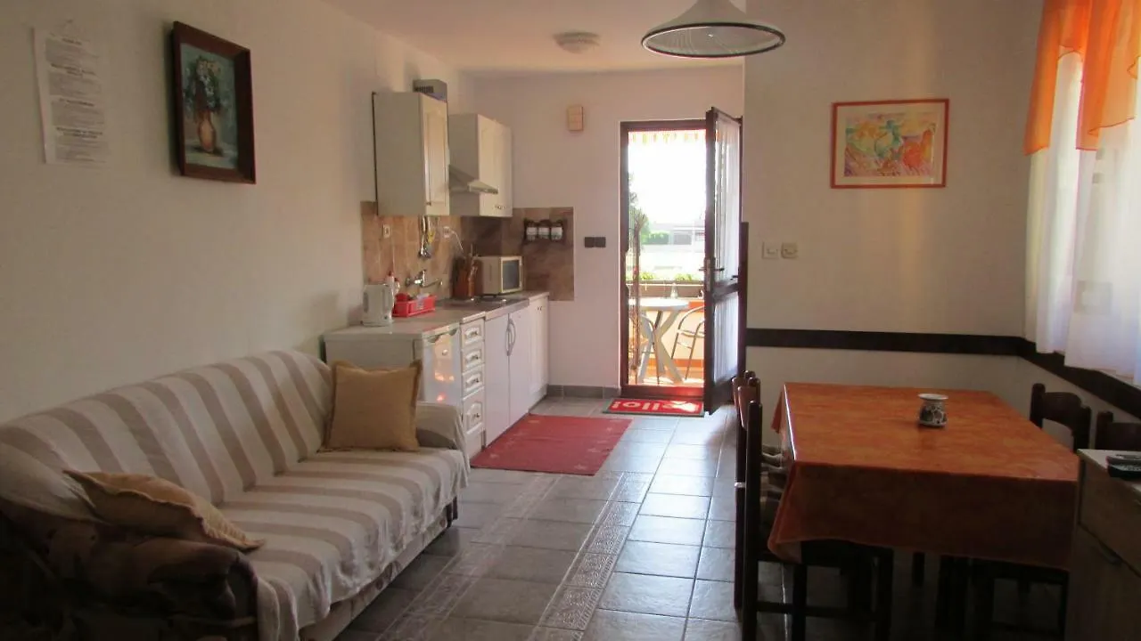 Apartment Apartmani Petunia Fazana