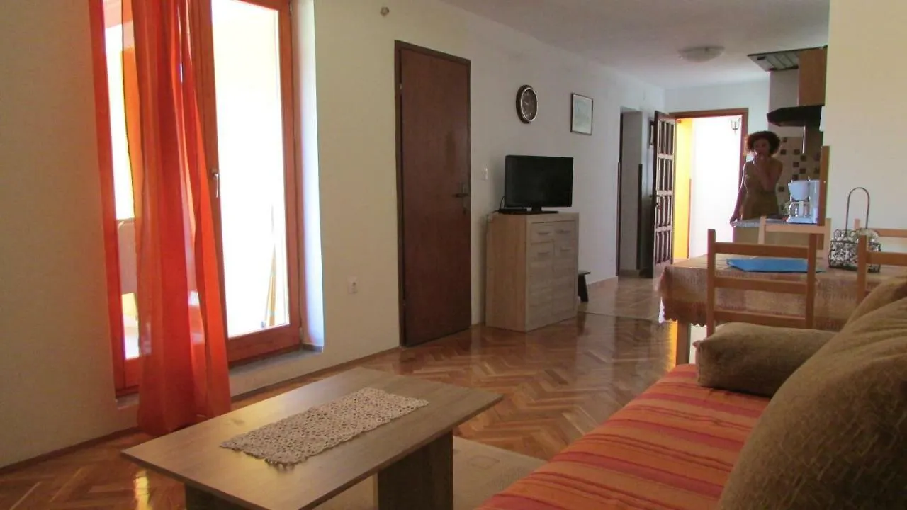 Apartmani Petunia Fazana 0*,  Croatia
