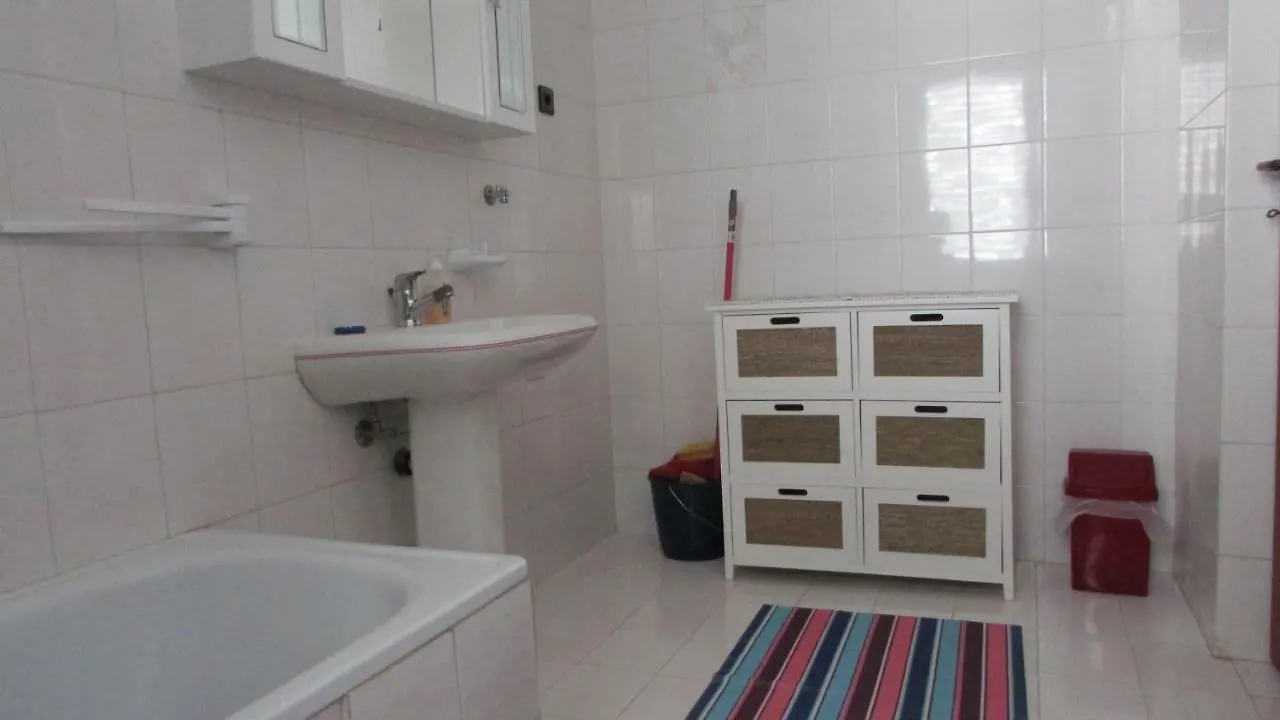 Apartmani Petunia Fazana 0*,  Croatia