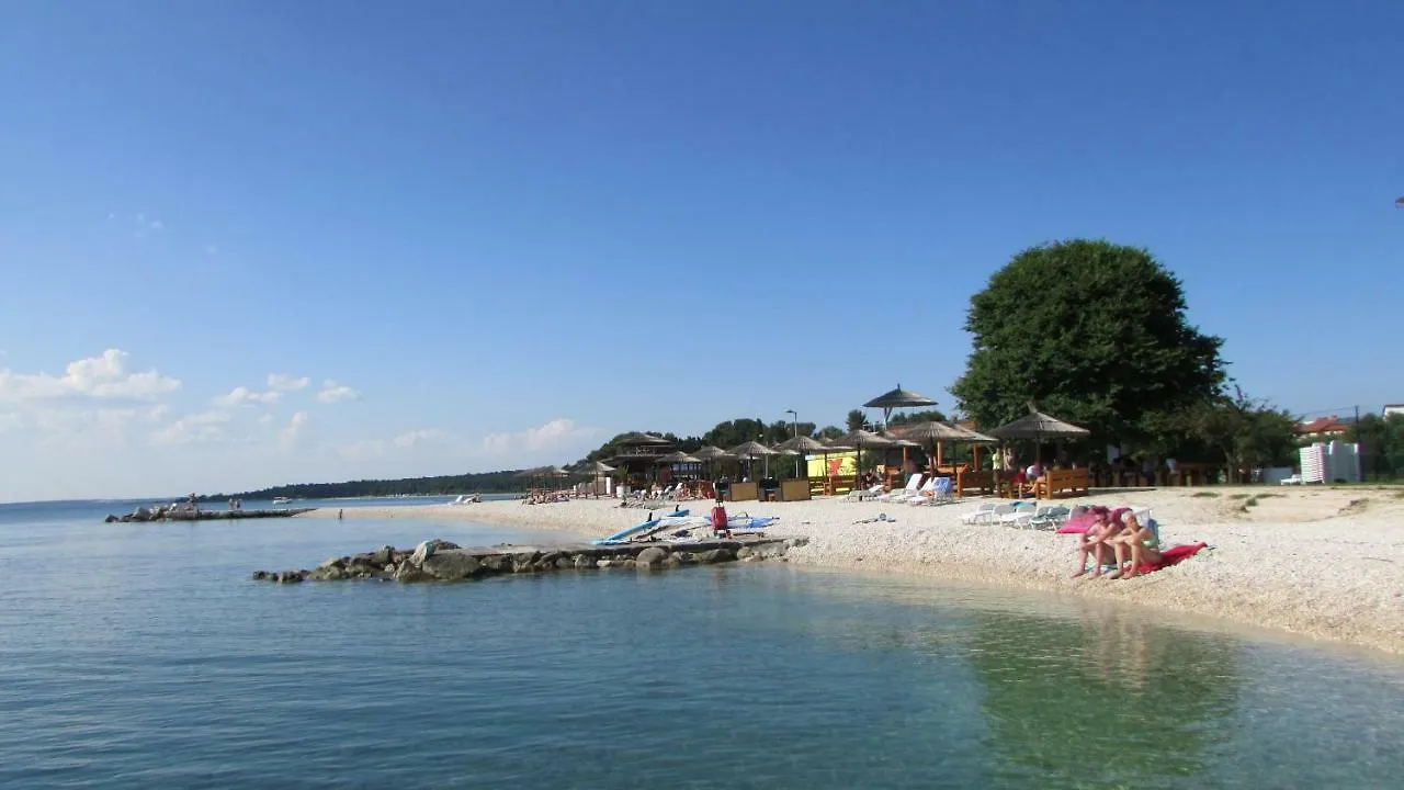 Apartmani Petunia Fazana 0*,  Croatia